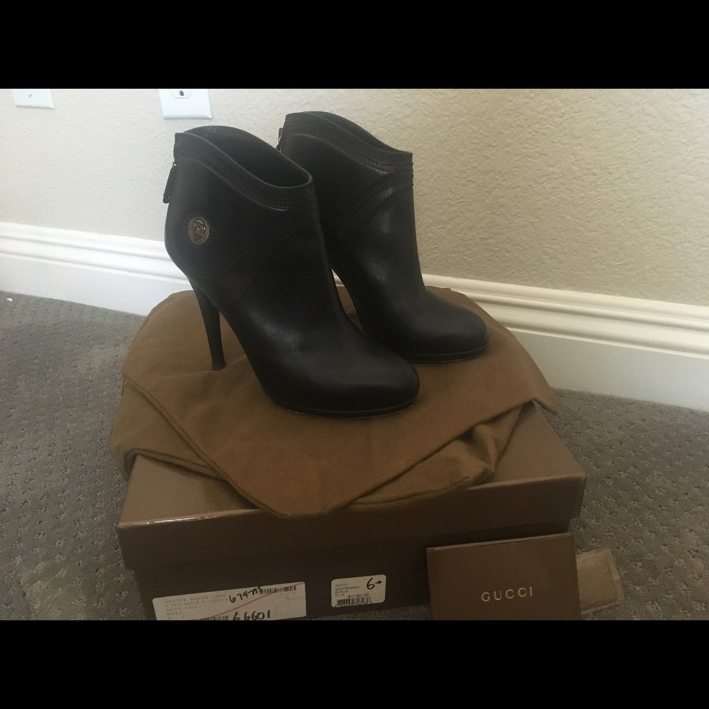 Authentic Gucci boots with box
